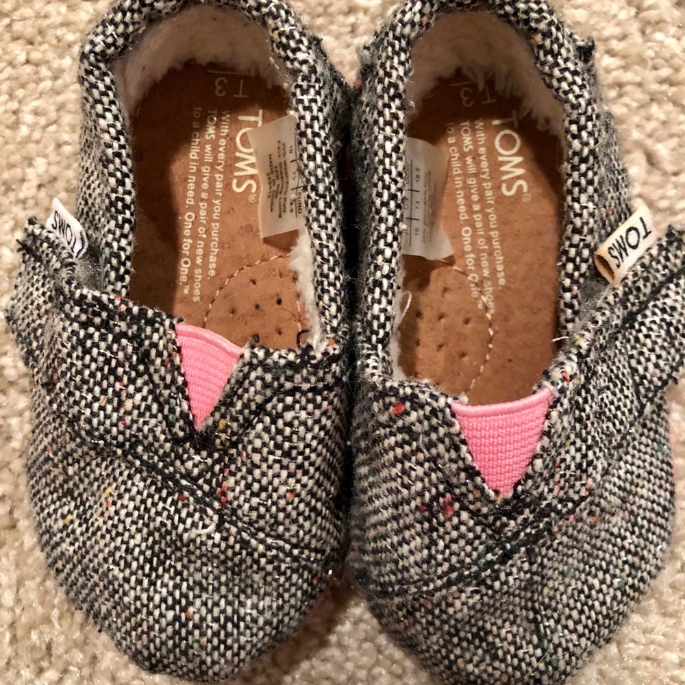 Toms - Picture 2 of 4